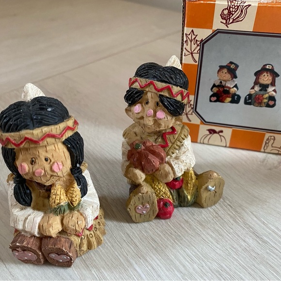 Vintage Thanksgiving 3” Figurines Set Of Four Pilgrims & Native Americans w/ Box - Picture 8 of 8